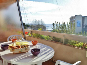 Le Lavandou : T2 avec 4 couchages, terrasse, parking en option, animaux admis - FR-1-251-212